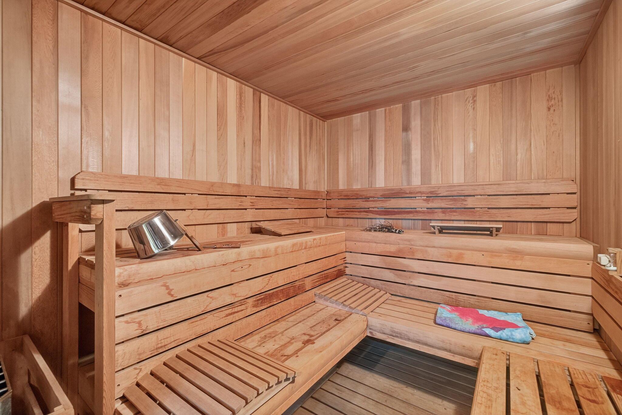 SUN AND SURF CLUB COMMUNI - Residential