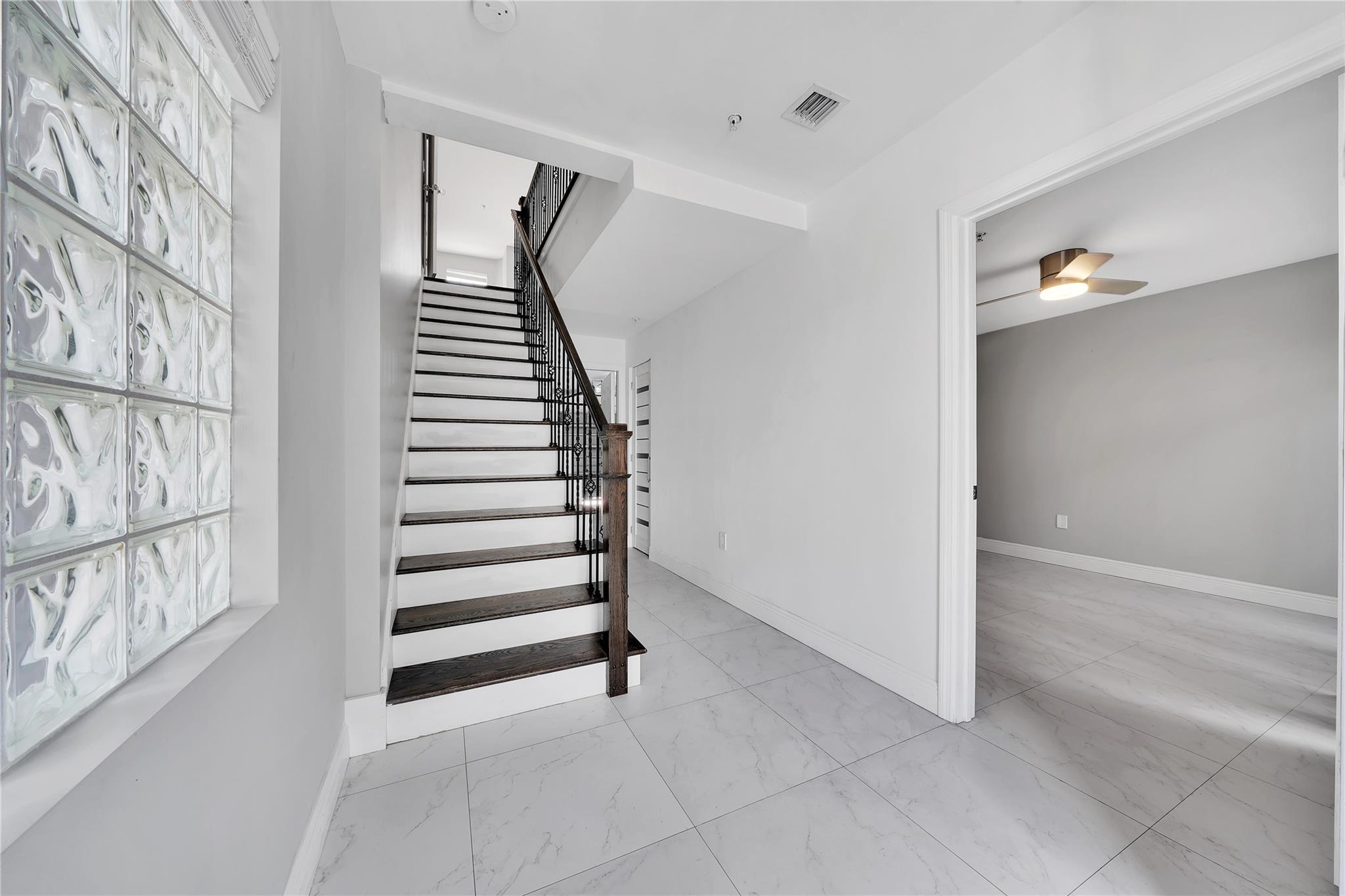 2725 NE 8th Ave 113