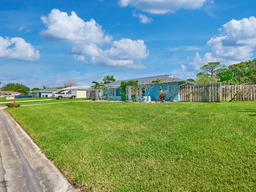 Photo of 1341 SE MOHAVE Street, Port Saint Lucie, FL 34952 (MLS # B26078590)