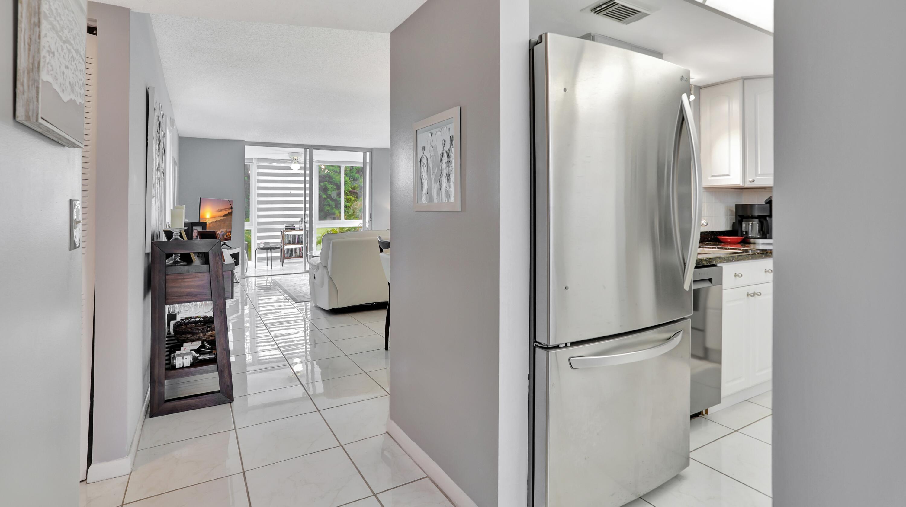 7610 NW 18th Street 205, Margate, FL, 33063/$169,900 2 7610 NW 18th Street 205