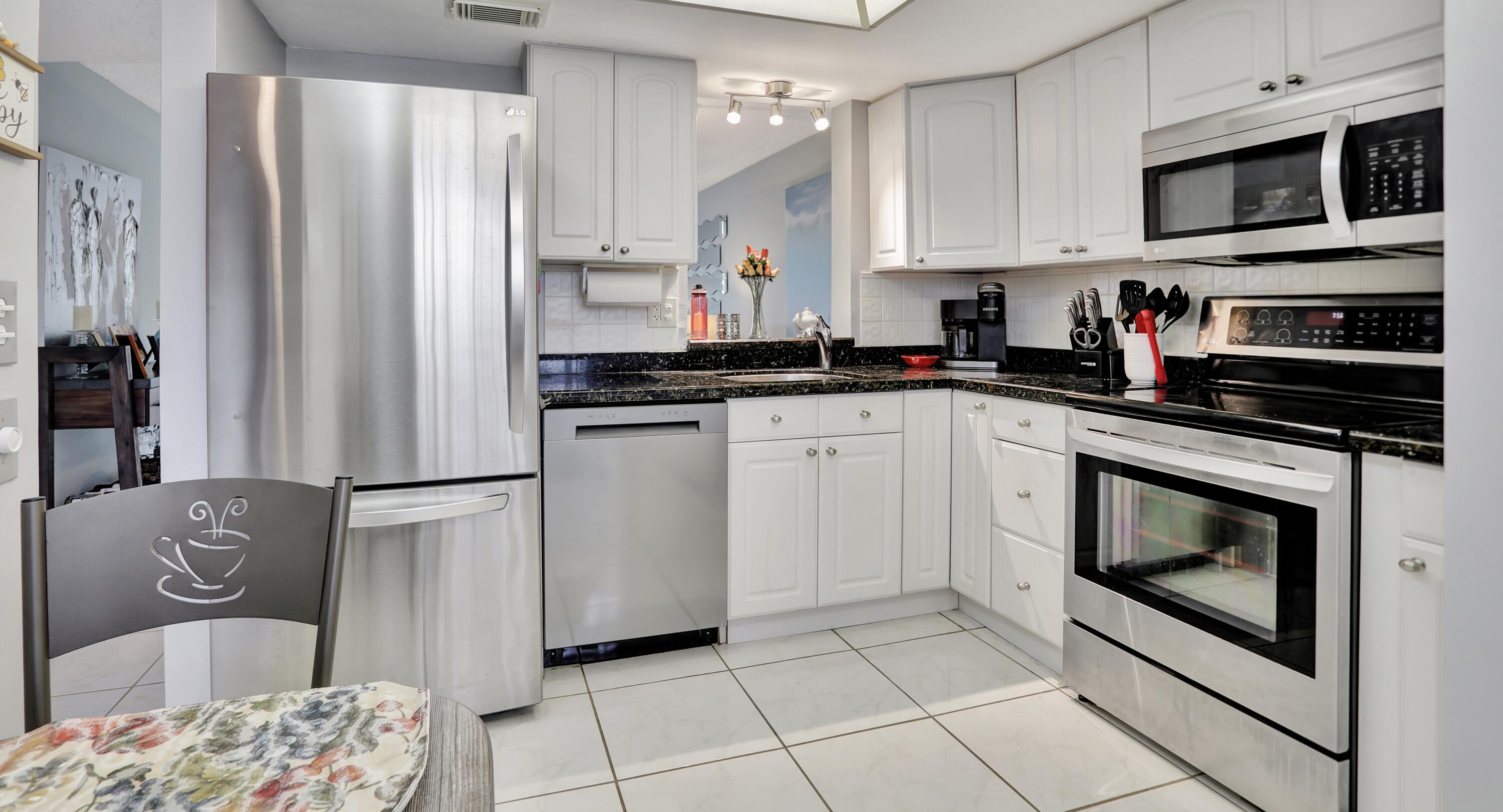 7610 NW 18th Street 205, Margate, FL, 33063/$169,900 1 7610 NW 18th Street 205