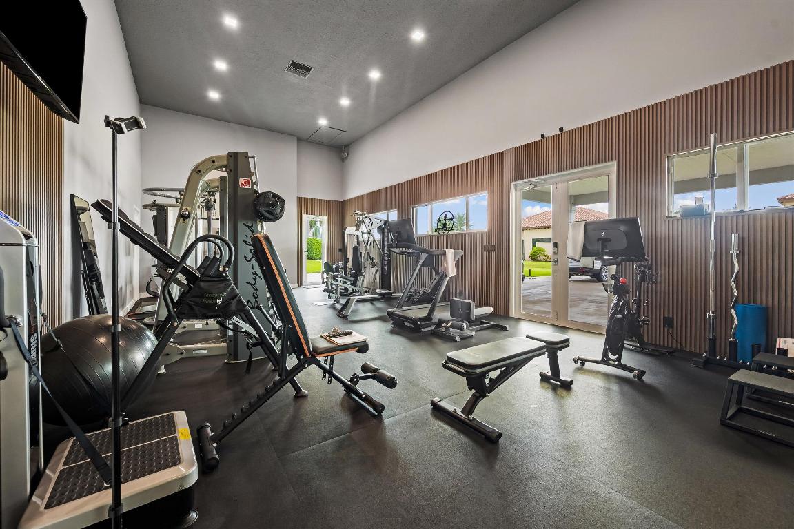 WELLINGTON AERO CLUB OF THE LANDINGS AT WELLINGTON - Residential