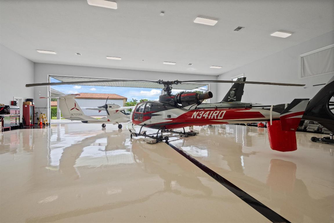 WELLINGTON AERO CLUB OF THE LANDINGS AT WELLINGTON - Residential