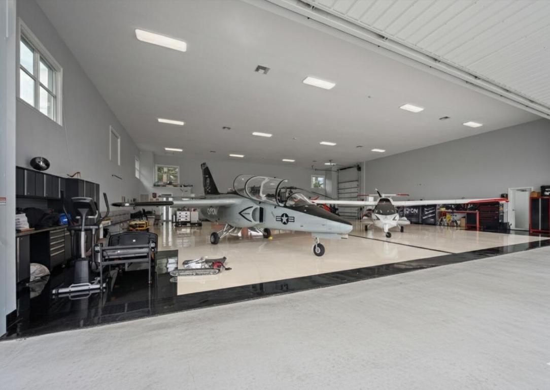 WELLINGTON AERO CLUB OF THE LANDINGS AT WELLINGTON - Residential