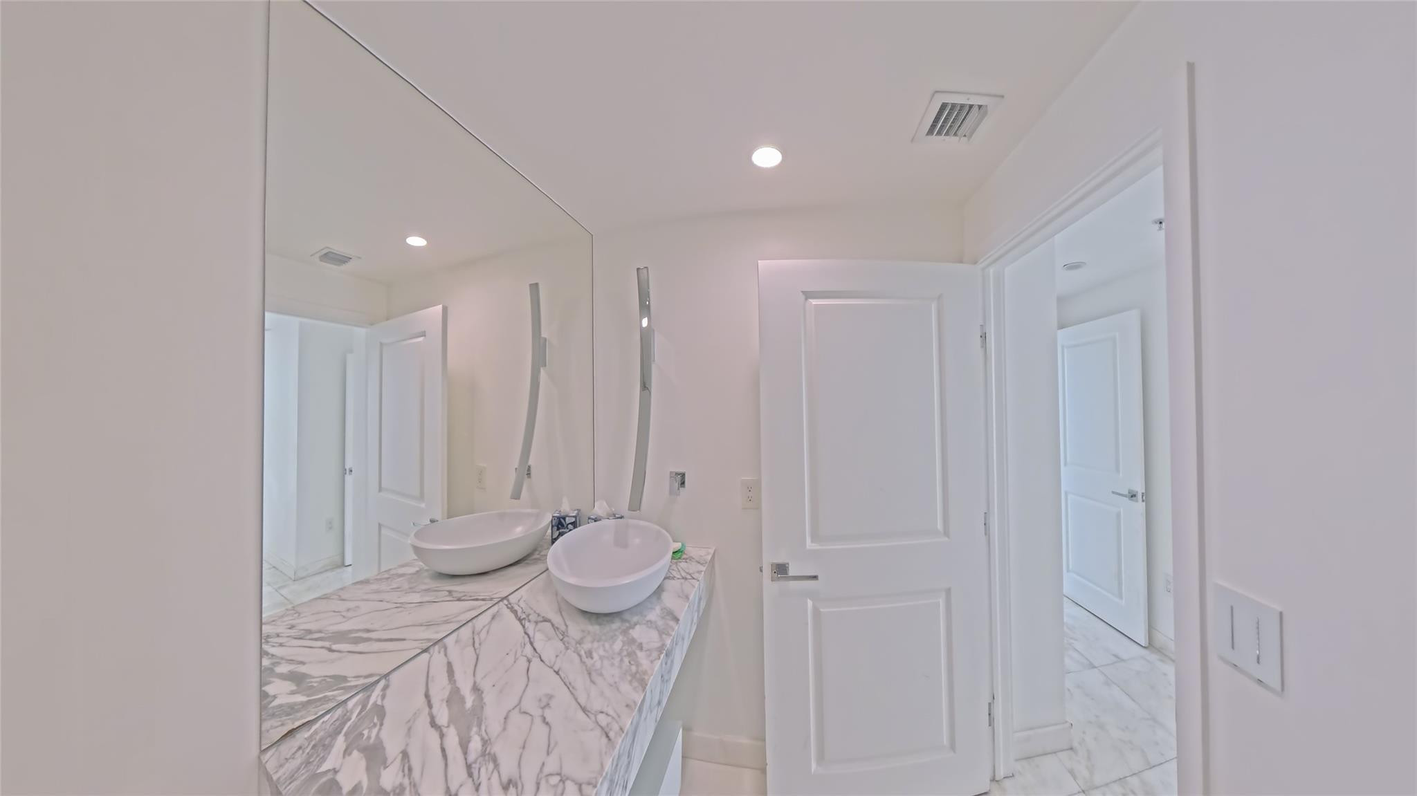 360 CONDO B - Residential