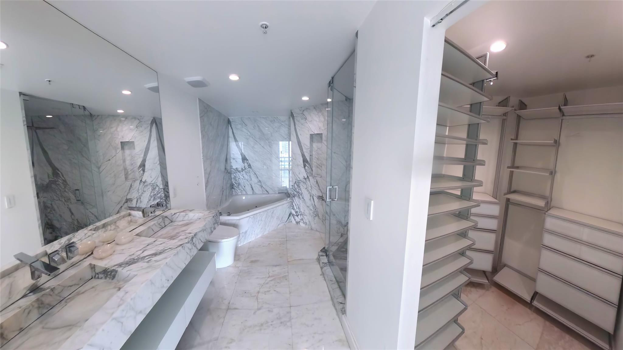 360 CONDO B - Residential