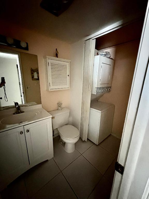 CENTURY VILLAGE / STRATFORD CONDOMINIUM - Residential Lease