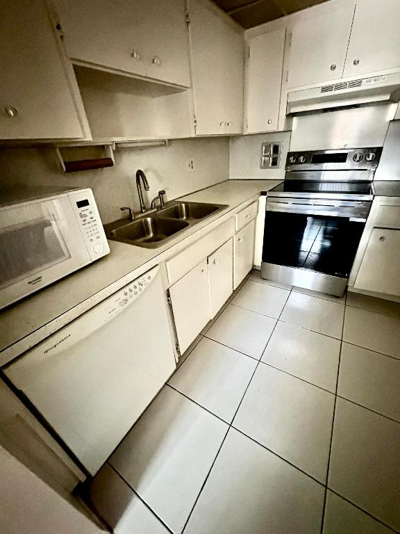 CENTURY VILLAGE / STRATFORD CONDOMINIUM - Residential Lease