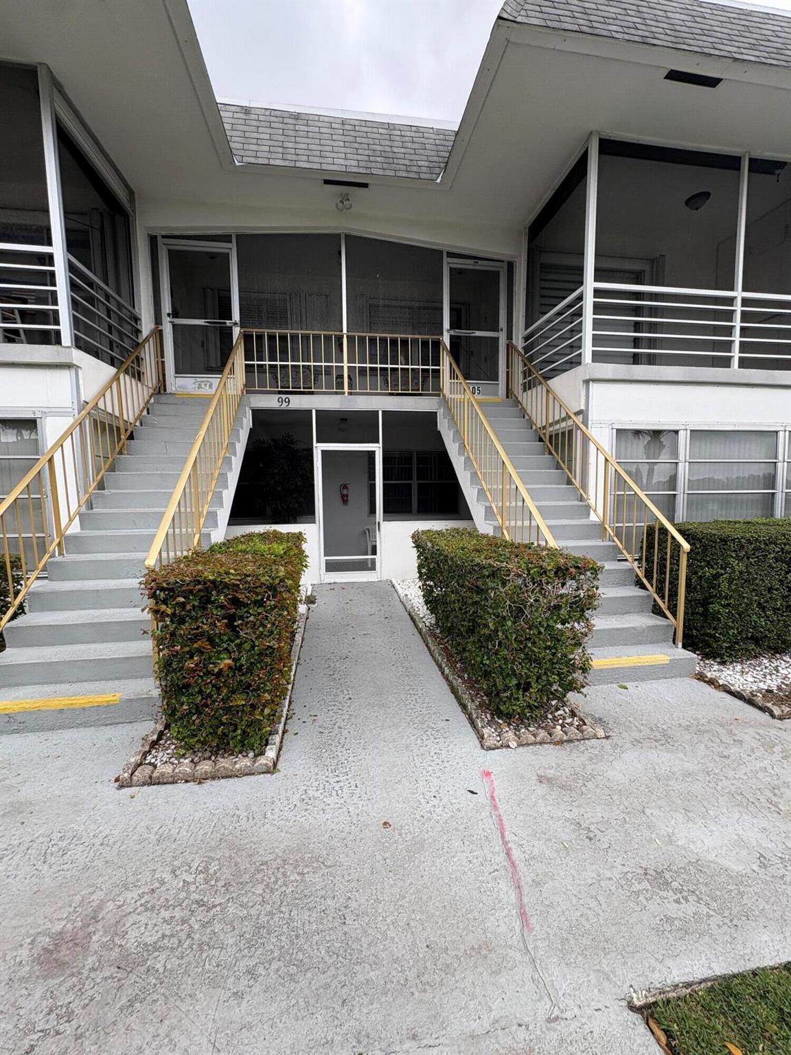 CENTURY VILLAGE / STRATFO - Residential Lease