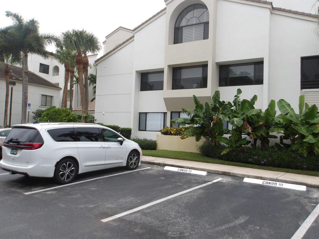 Photo of 918 Oak Harbour Drive #918, Juno Beach, FL 33408 (MLS # R11108413)