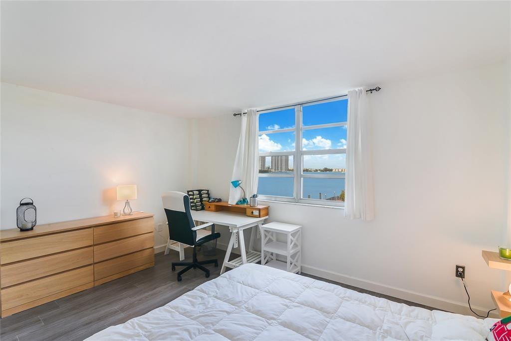 STRATFORD HOUSE CONDO - Residential