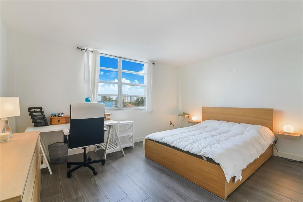 STRATFORD HOUSE CONDO - Residential