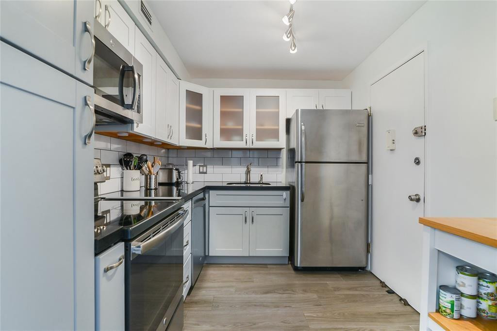 STRATFORD HOUSE CONDO - Residential