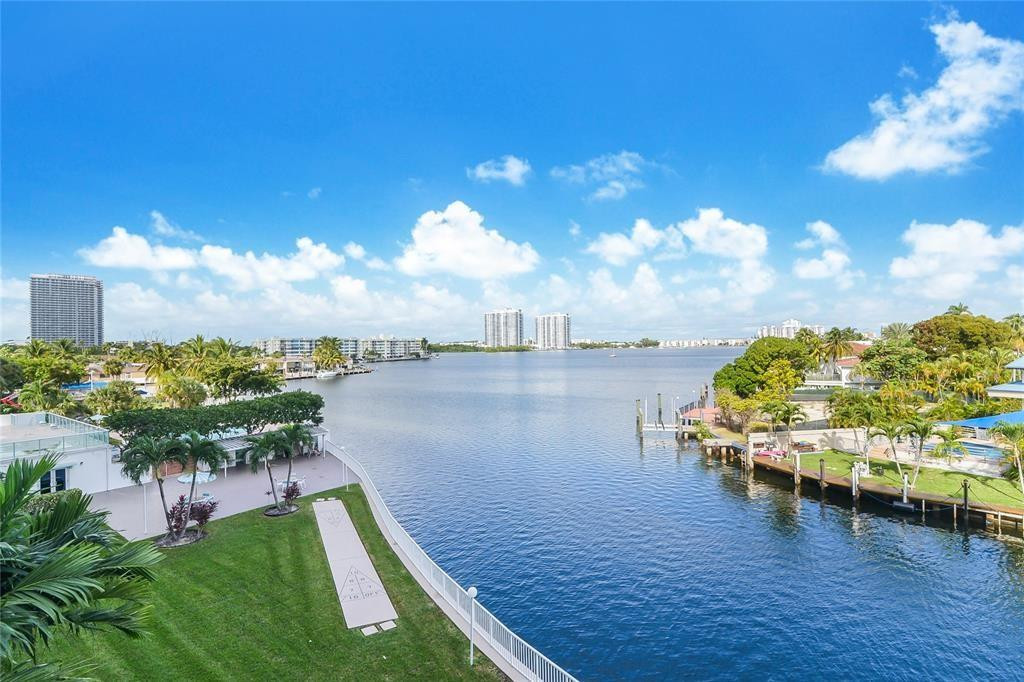 STRATFORD HOUSE CONDO - Residential