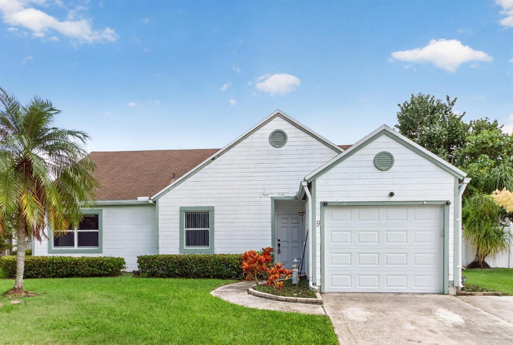 Photo of 9 CEDAR Circle, Boynton Beach, FL 33436 (MLS # B26089075)