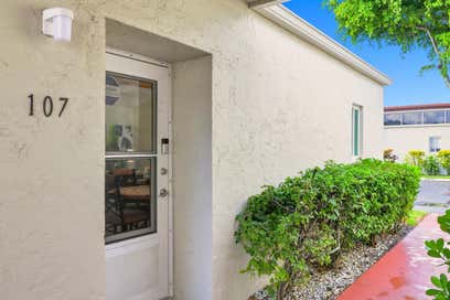 2532 Boundbrook Drive S 107 Palm Springs FL 33406