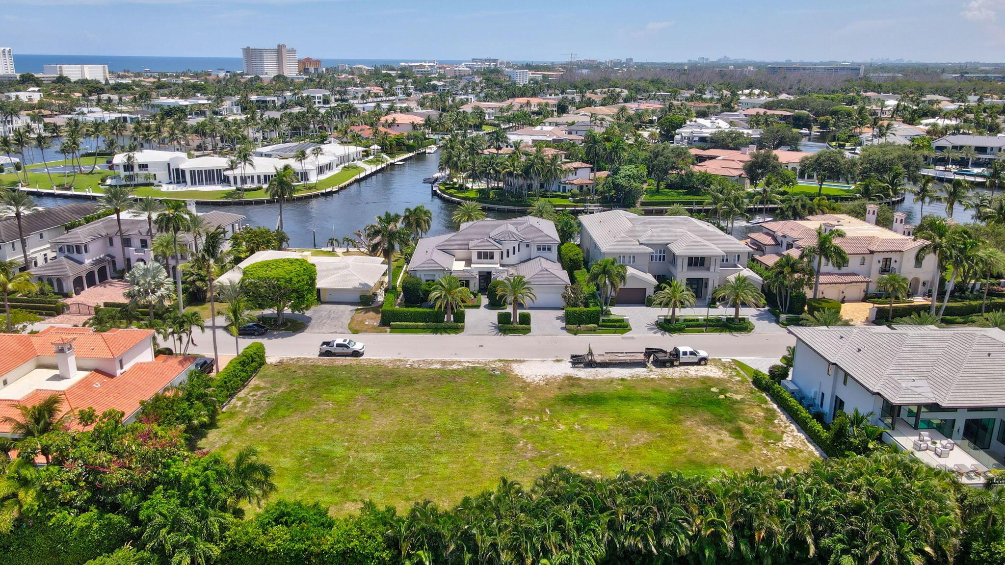 ROYAL PALM YACHT & COUNTR - Land