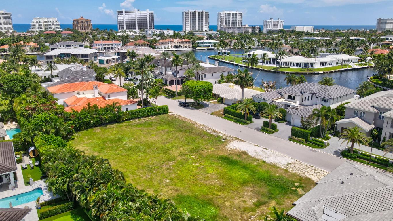 ROYAL PALM YACHT & COUNTRY CLUB SUB - Land