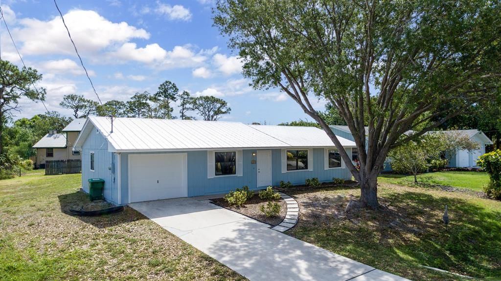Photo of 6002 Cassia Drive, Fort Pierce, FL 34982 (MLS # R10880708)