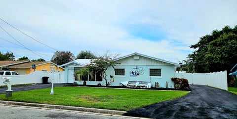 Photo of 807 GRANDVIEW Boulevard, Fort Pierce, FL 34982 (MLS # B26060866)