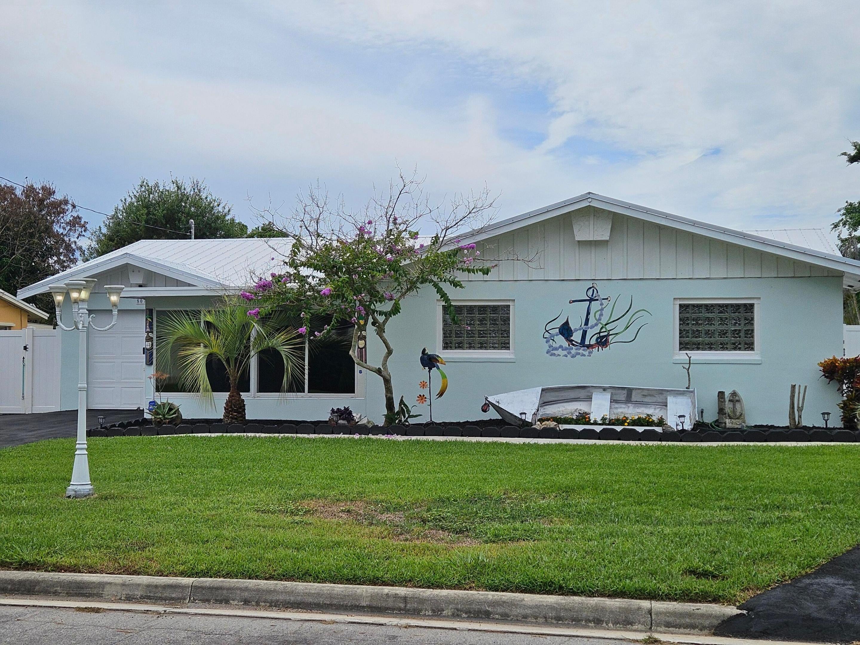 807 GRANDVIEW Boulevard