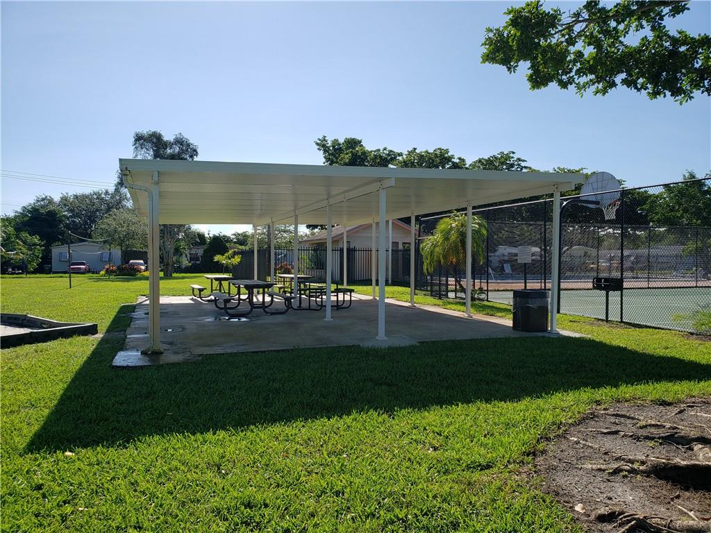 HOLLY LAKE - Residential
