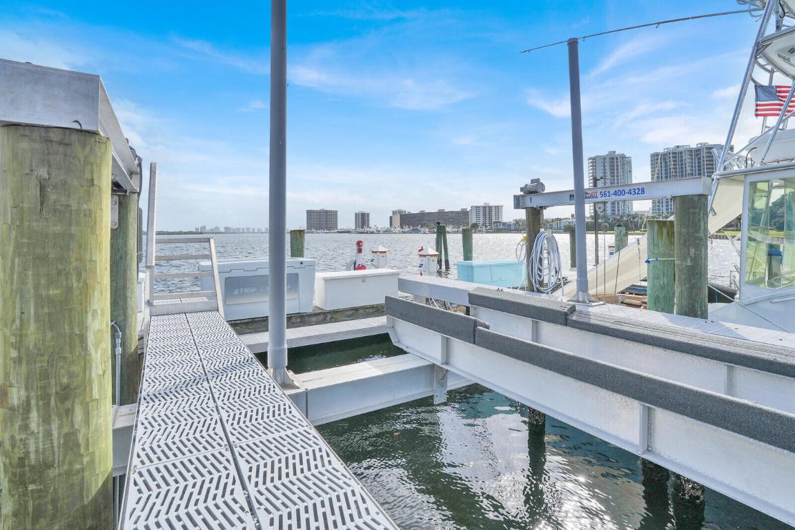 TWELVE OAKS MARINA CONDO - Land