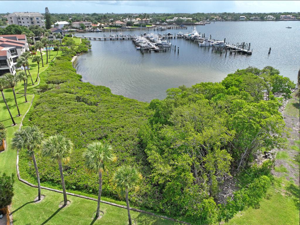 TWELVE OAKS MARINA CONDO - Land