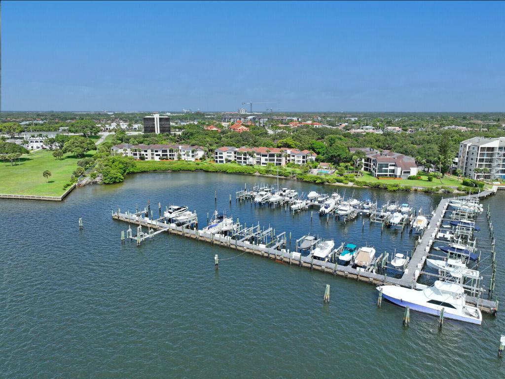 TWELVE OAKS MARINA CONDO - Land