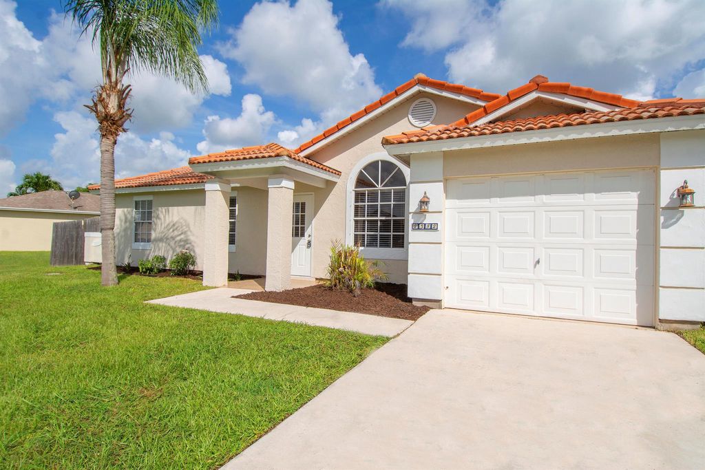 Photo of 2382 SE Beechwood Terrace, Port St Lucie, FL 34952 (MLS # R10905984)