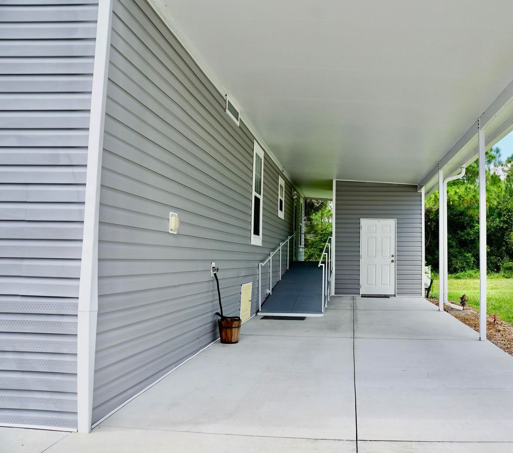 Photo of 1114 Friendship Drive, Vero Beach, FL 32966 (MLS # B26003060)