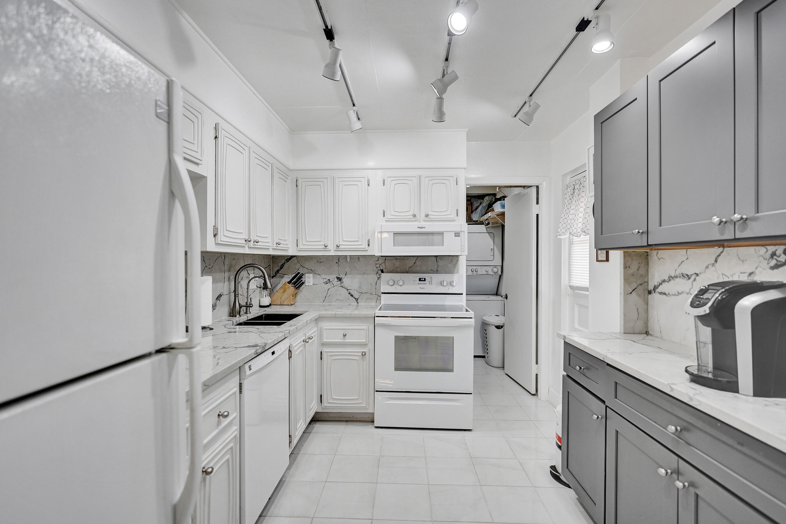 BOCA TEECA CONDO 5 - Residential