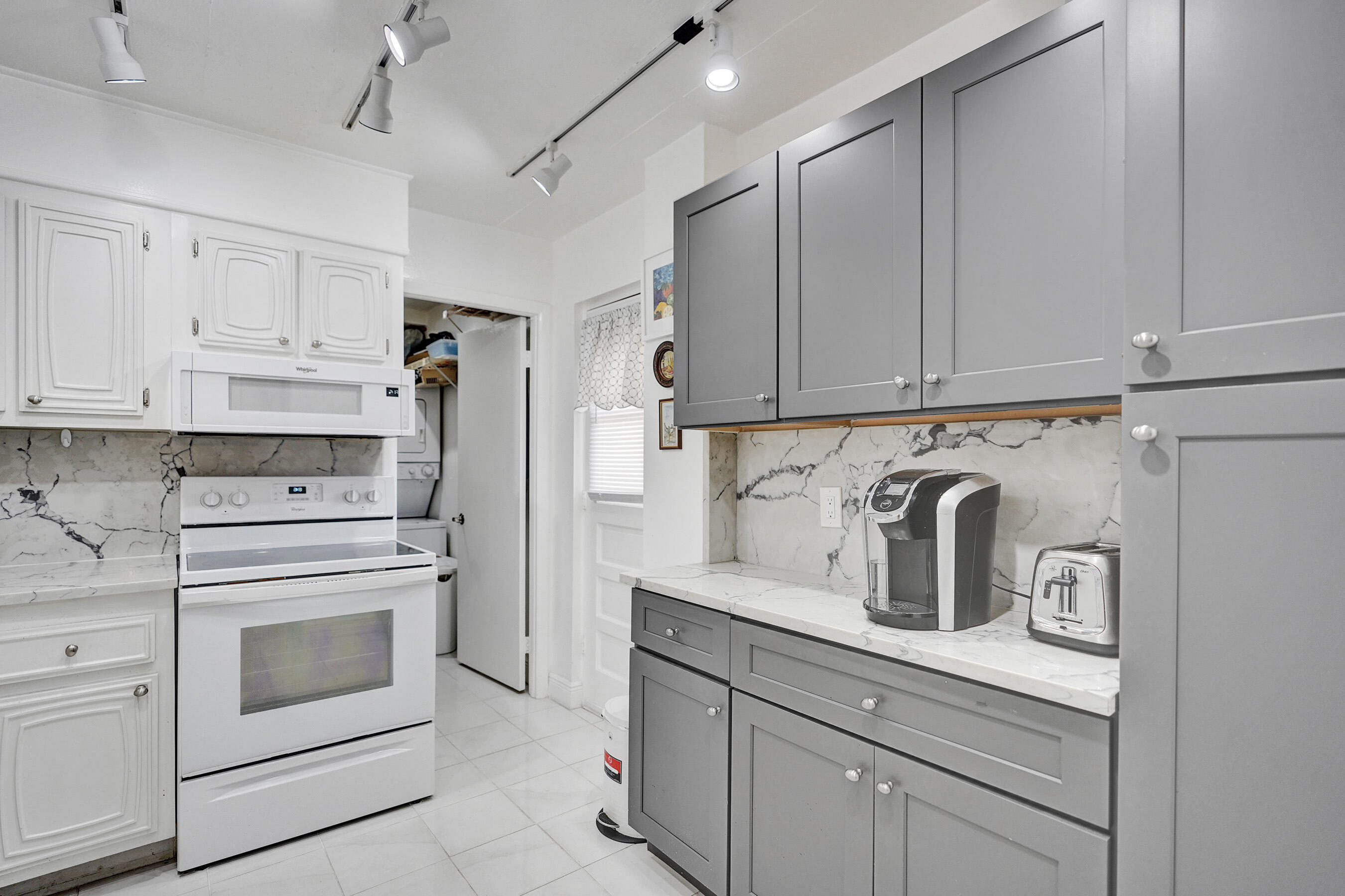 BOCA TEECA CONDO 5 - Residential