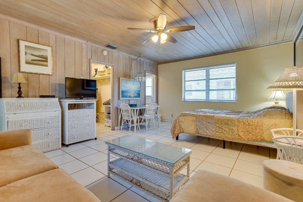 Photo of 30 Andrews Avenue #23C, Delray Beach, FL 33483 (MLS # F10532536)