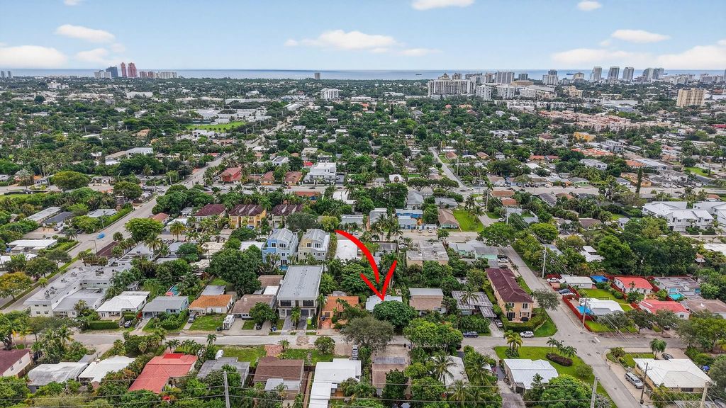 Photo of 1212 NE 13th Avenue, Fort Lauderdale, FL 33304 (MLS # F10527016)