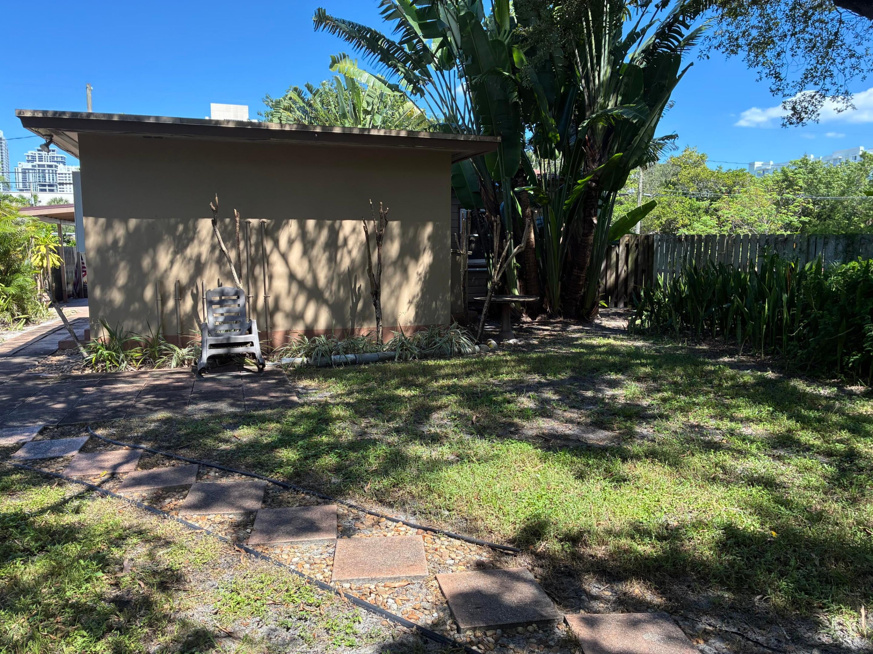 18 SE 10TH Street