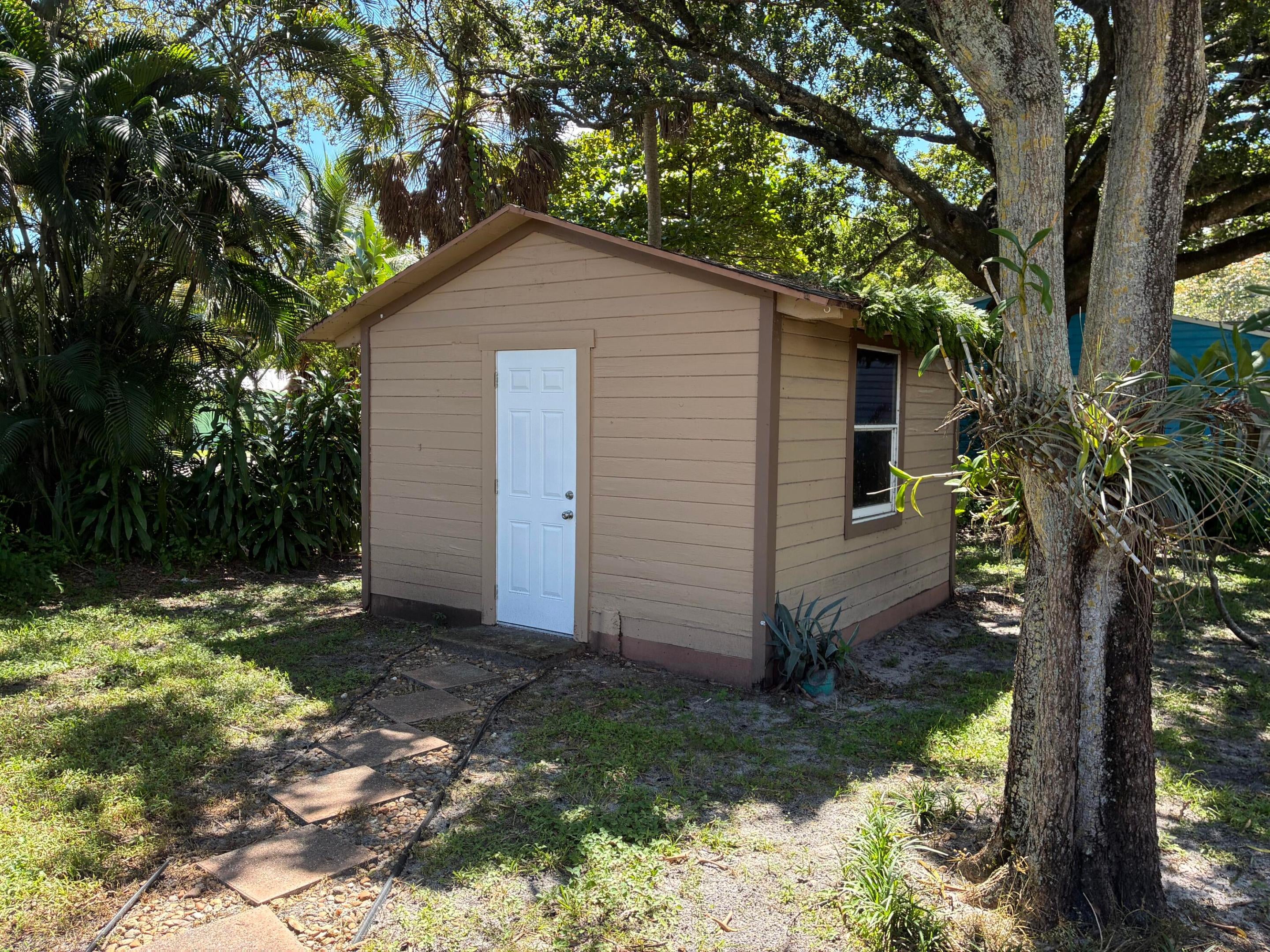 18 SE 10TH Street
