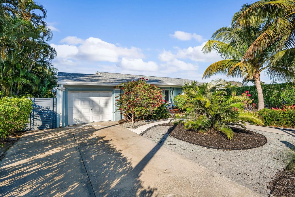 Photo of 164 Bryn Mawr Drive, Lake Worth Beach, FL 33460 (MLS # R11161659)