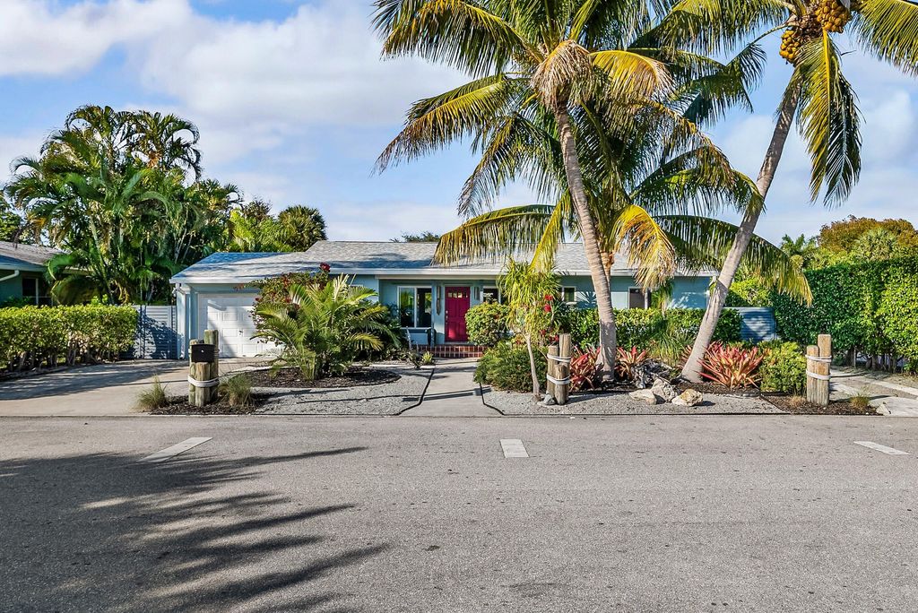 Photo of 164 Bryn Mawr Drive, Lake Worth Beach, FL 33460 (MLS # R11161659)