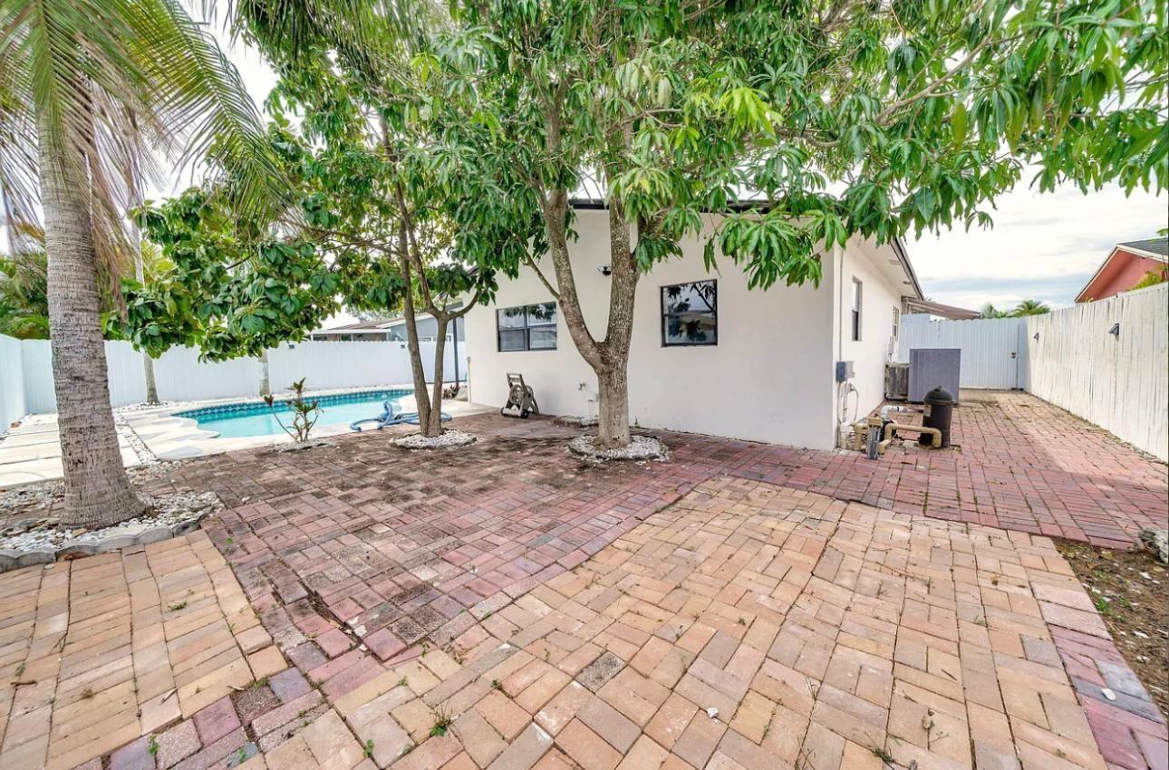 NORTH LAUDERDALE VILLAGE - Residential