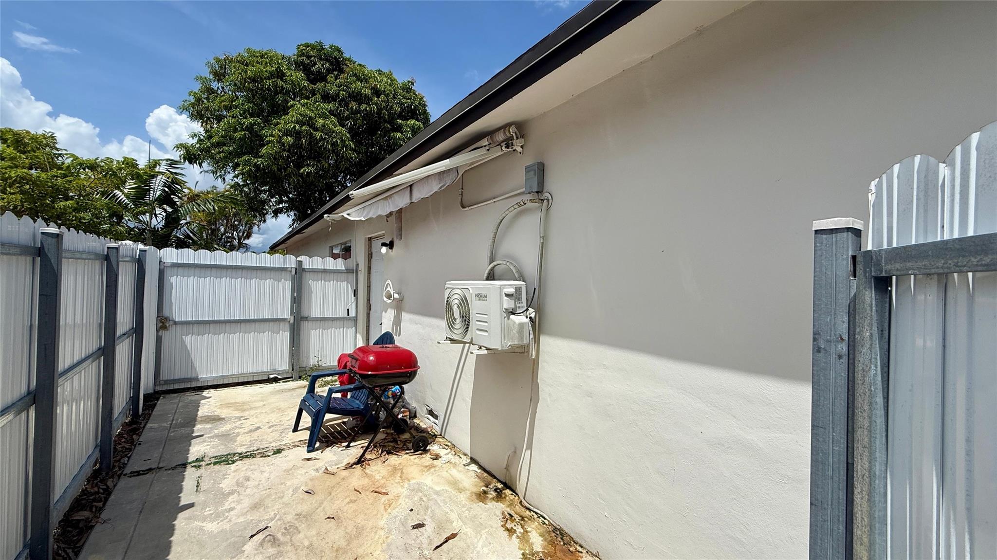 NORTH LAUDERDALE VILLAGE - Residential