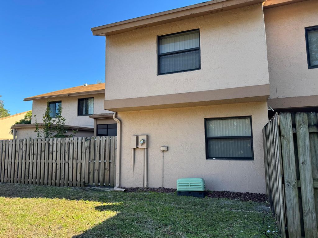 Photo of 31 Chestnut Circle, Cooper City, FL 33026 (MLS # B26004268)
