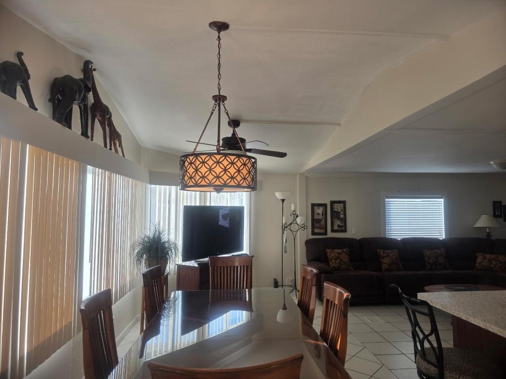 TALLOWWOOD ISLE - Residential