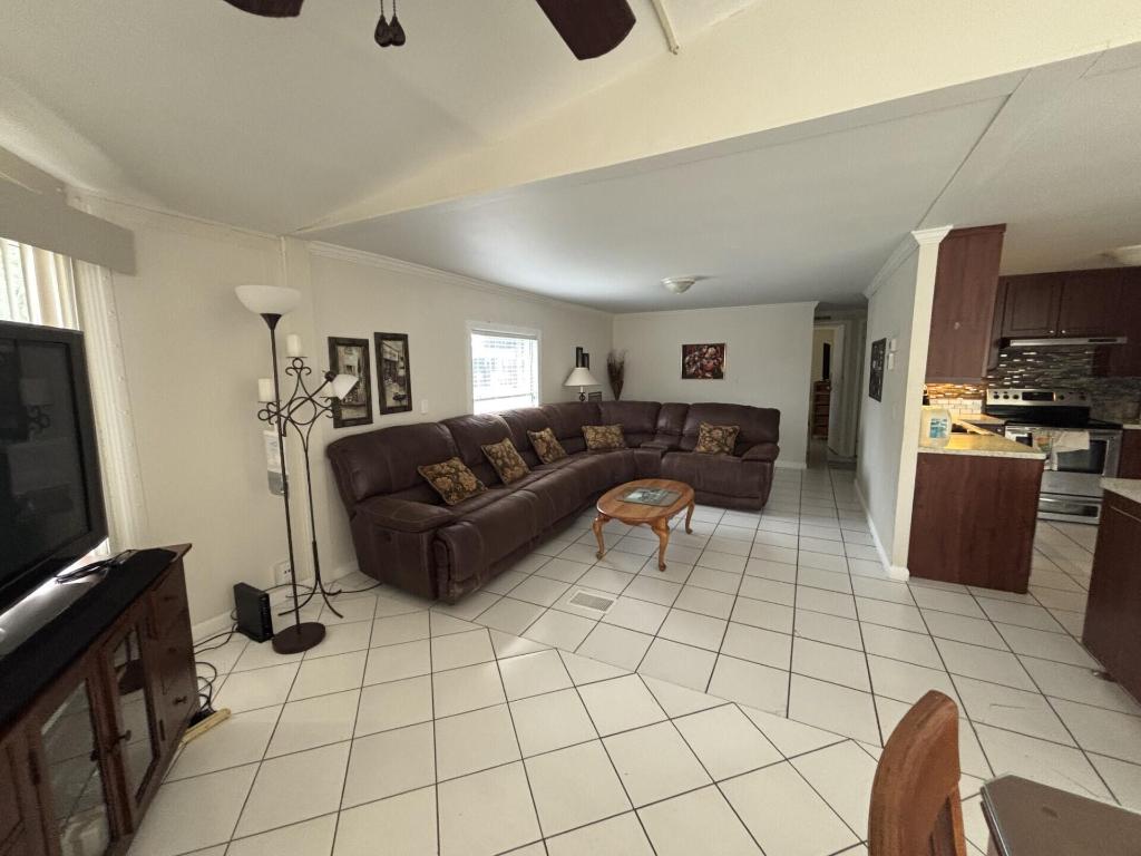 TALLOWWOOD ISLE - Residential