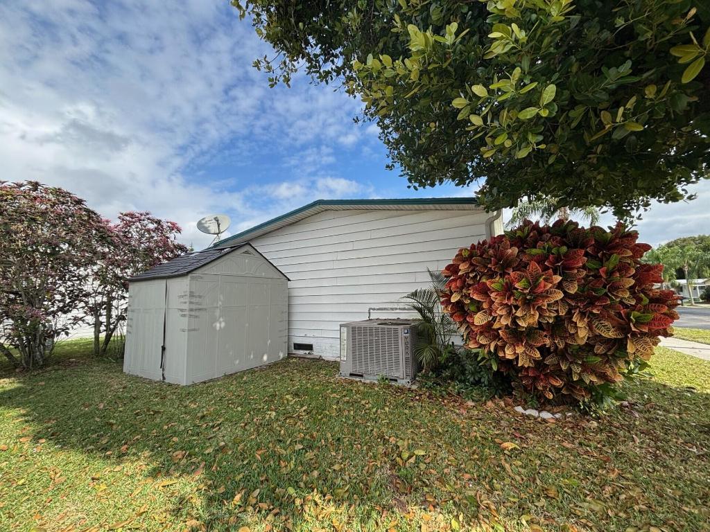 TALLOWWOOD ISLE - Residential