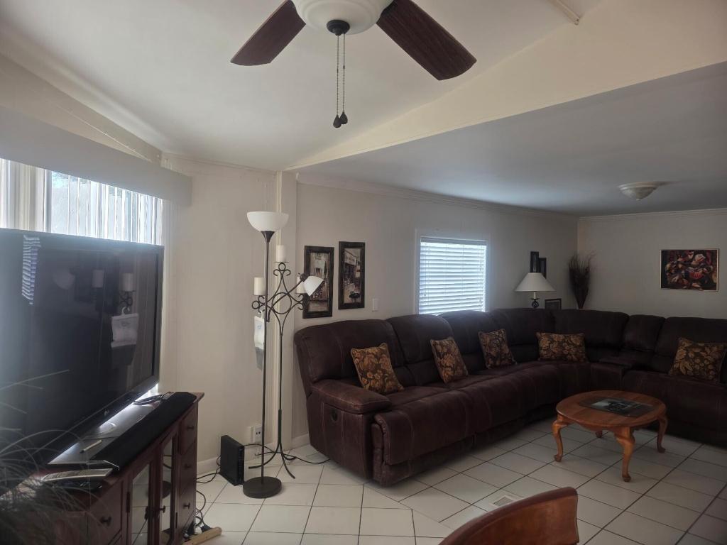 TALLOWWOOD ISLE - Residential