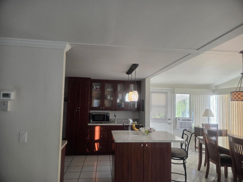 TALLOWWOOD ISLE - Residential