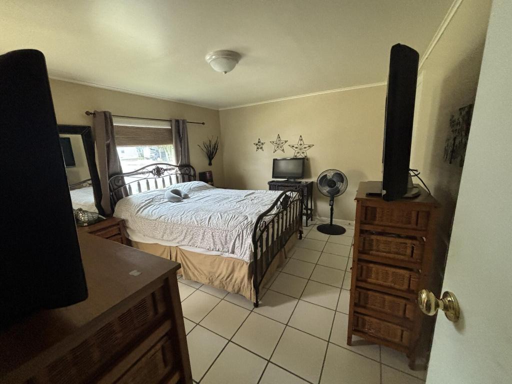 TALLOWWOOD ISLE - Residential