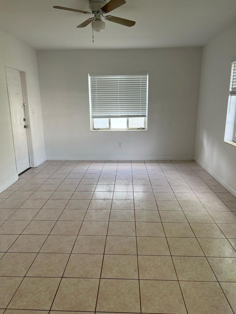 Hollywood South Side Add - Residential Lease