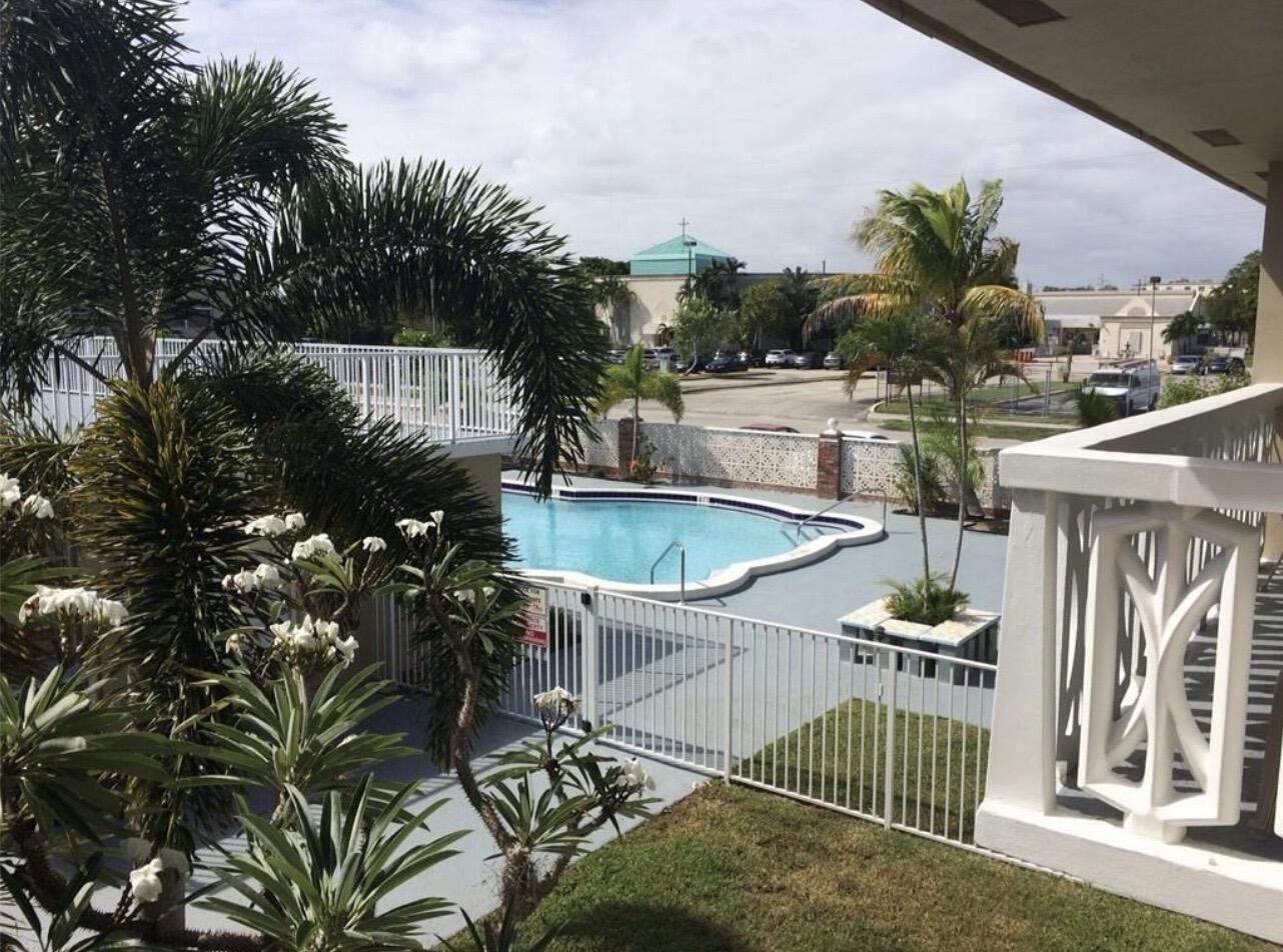 3300 NE 10th Terrace 1